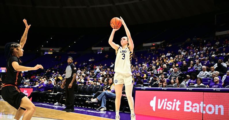 No. 5 LSU turned in a big showing on offense and defense (Photo: LSU Athletics)